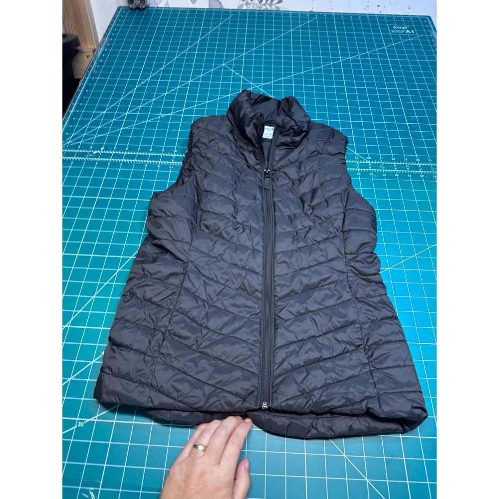 Old Navy Active Womens Puffer Vest Black Water Resistant Quilted Full Zip Small